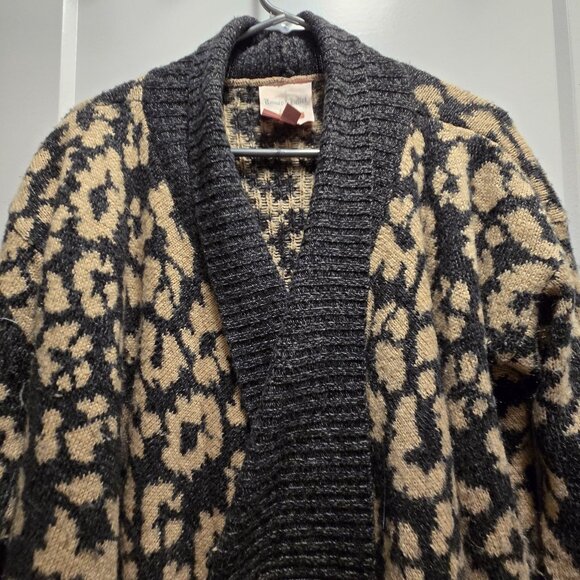 ROMEO & JULIET COUTURE Graphic Print Open Front Waterfall Cardigan Grey/Tan SML - Picture 10 of 11